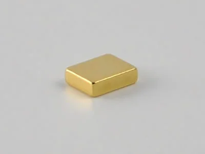 ネオジム磁石(N42)、角型、5x4x1.5(mm)、金メッキ、1.5mm方向