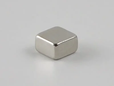 ネオジム磁石(N40)、角型、5x5x3(mm)、3mm方向