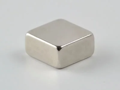 ネオジム磁石(N50)、角型、6x3x6(mm)、6mm方向