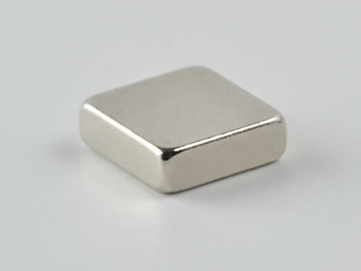 ネオジム磁石(N35)、角型、6x6x2(mm)、2mm方向
