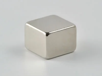 ネオジム磁石(N40)、角型、8x8x6(mm)、6mm方向