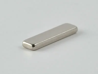 ネオジム磁石(N35SH)、角型、10x2.5x1(mm)、1mm方向