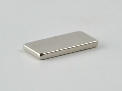 ネオジム磁石(N40)、角型、10x5x1(mm)、1mm方向