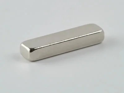 ネオジム磁石(N40)、角型、12x3x2(mm)、2mm方向