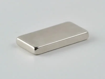 ネオジム磁石(N40)、角型、12x6x1.5(mm)、1.5mm方向