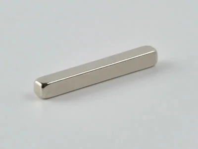 ネオジム磁石(N40)、角型、15x2x2(mm)、2mm方向