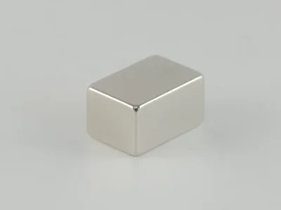 ネオジム磁石(N40)、角型、18x12x10(mm)、10mm方向