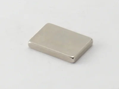ネオジム磁石(N35)、角型、21x15x3(mm)、3mm方向
