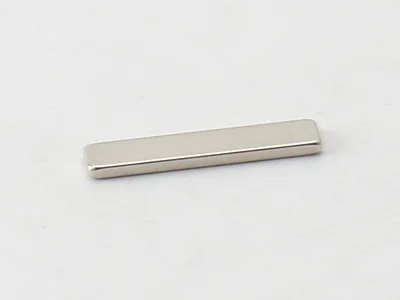 ネオジム磁石(N40)、角型、22x4x1.5(mm)、1.5mm方向
