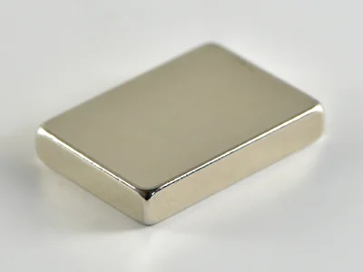 ネオジム磁石(N40)、角型、22x16x3.9(mm)、3.9mm方向