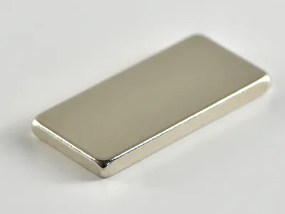 ネオジム磁石(N40)、角型、24x12x2.2(mm)、2.2mm方向