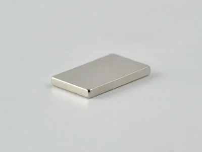 ネオジム磁石(N35)、角型、24x14x2.2(mm)、2.2mm方向