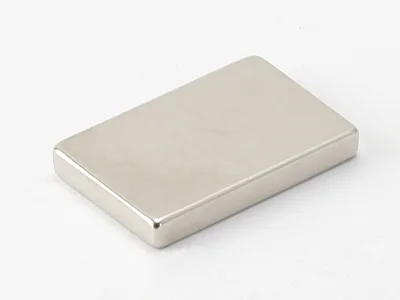ネオジム磁石(N40)、角型、30x20x4(mm)、4mm方向