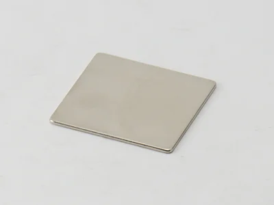 ネオジム磁石(N35H)、角型、30x30x1(mm)、1mm方向