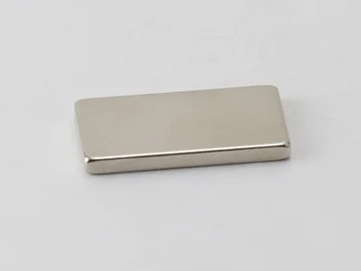 ネオジム磁石(N35H)、角型、30.3x15x3(mm)、3mm方向