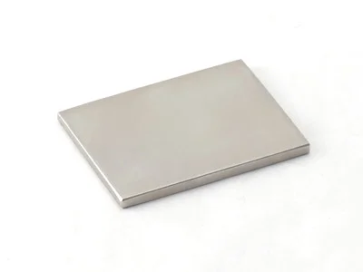 ネオジム磁石(N35)、角型、49x37x3(mm)、3mm方向