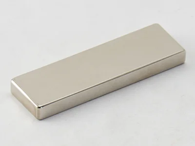 ネオジム磁石(N40H)、角型、50x15x5(mm)、5mm方向