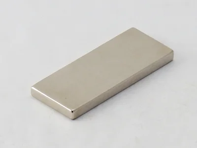 ネオジム磁石(N35H)、角型、50x20x4(mm)、4mm方向