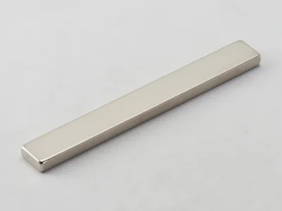 ネオジム磁石(N40)、角型、100x12x5(mm)、5mm方向