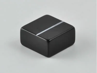 ネオジム磁石(N42H)、角型、10x10x5(mm)、黒樹脂、5mm方向