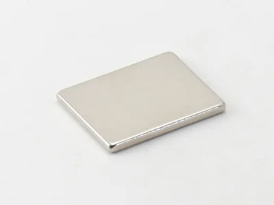 ネオジム磁石(N35SH)、角型、25x20x2(mm)、2mm方向