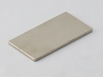 ネオジム磁石(N40)、角型、50x25x2(mm)、2mm方向