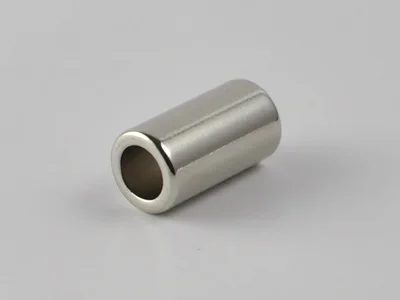 ネオジム磁石(N40)、リング型、Φ8xΦ5x15(mm)、高さ方向
