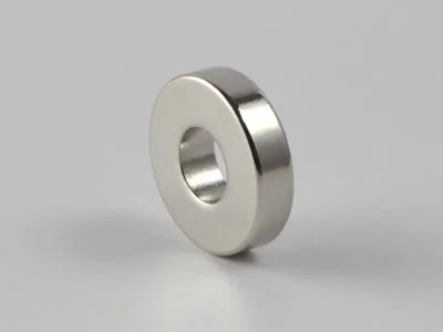ネオジム磁石(N45)、リング型、Φ12xΦ5x3(mm)、高さ方向