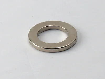 ネオジム磁石(N35)、リング型、Φ29xΦ18x3(mm)、高さ方向