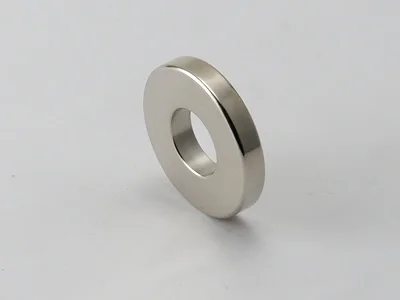ネオジム磁石(N40)、リング型、Φ30xΦ13x5(mm)、高さ方向