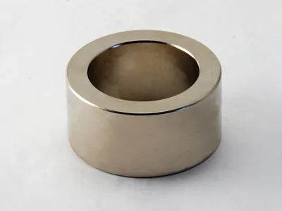 ネオジム磁石(N45)、リング型、Φ67xΦ47.15x26(mm)、高さ方向