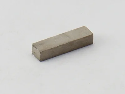 サマコバ磁石(SS28)、角型、13x3.4x2.5(mm)、2.5mm方向