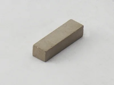 サマコバ磁石(SS28)、角型、18x5x4(mm)、4mm方向