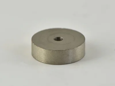 サマコバ磁石(SS28)、リング型、Φ17xΦ3x5(mm)、高さ方向